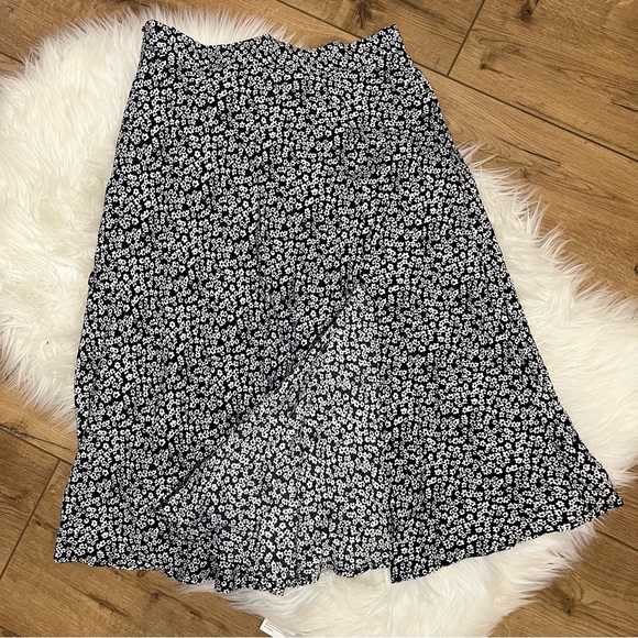 SHEIN Ditsy Floral Print Split Thigh Skirt - Picture 2 of 8